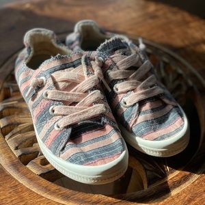 Roxy Bayshore Memory Foam Slip On Sneaker